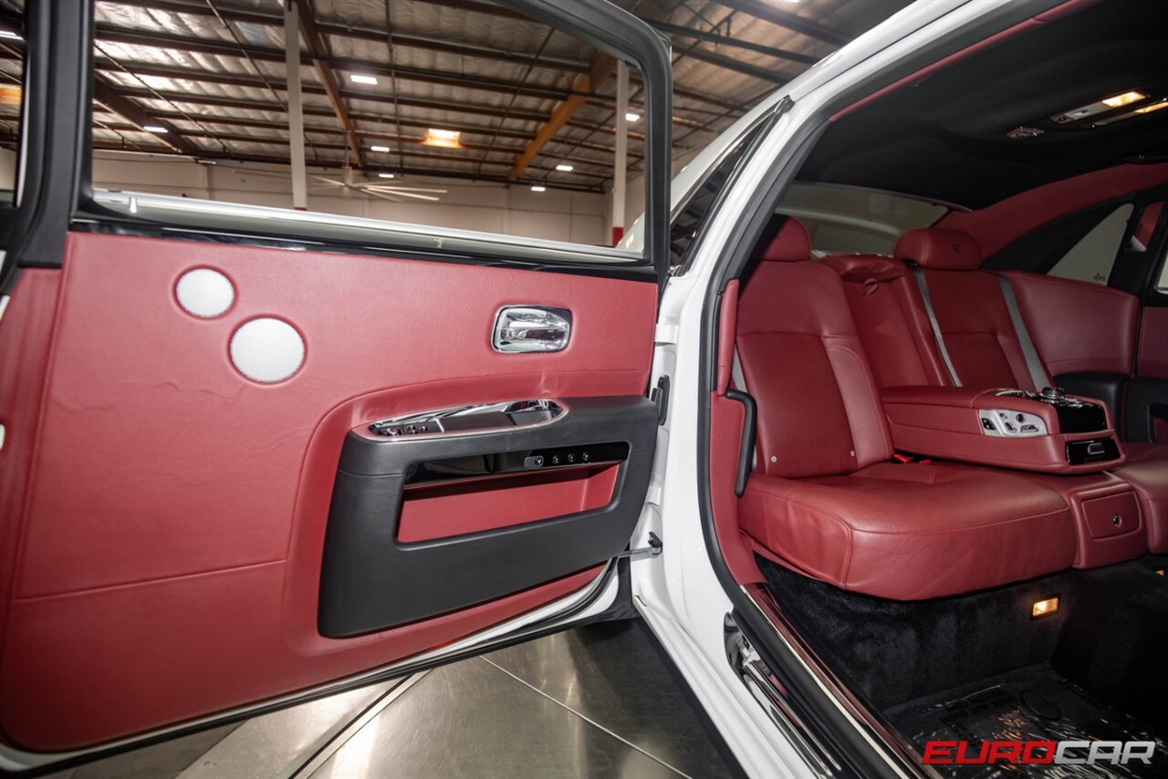 2012 Rolls-Royce Ghost EWB  *EXTENDED WHEELBASE * REAR ENTERTAINMENT* - Photo 18 - Costa Mesa, CA 92626