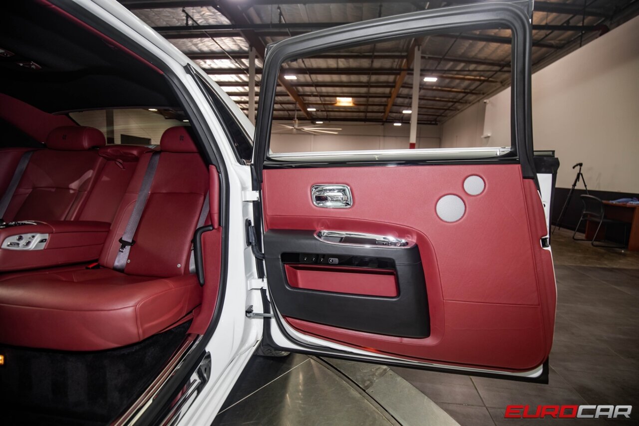 2012 Rolls-Royce Ghost EWB  *EXTENDED WHEELBASE * REAR ENTERTAINMENT* - Photo 15 - Costa Mesa, CA 92626