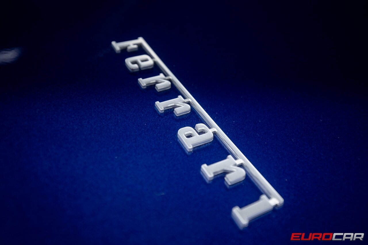 2023 Ferrari 812  *CARBON FIBER OPTIONS * PASSENGER DISPLAY* - Photo 47 - Costa Mesa, CA 92626