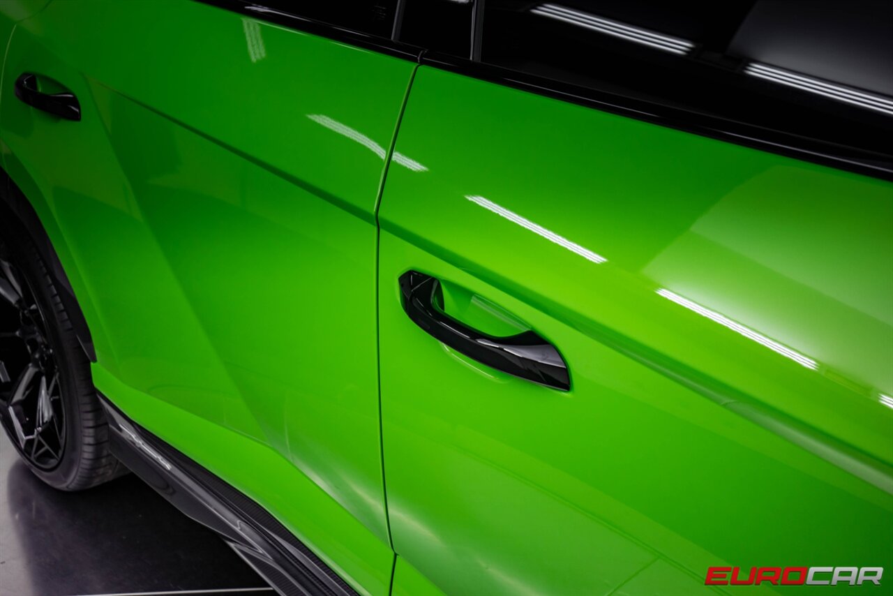 2023 Lamborghini Urus Performante  *FULL EXTERIOR CARBON PACKAGE * CARBON INTERIOR* - Photo 30 - Costa Mesa, CA 92626