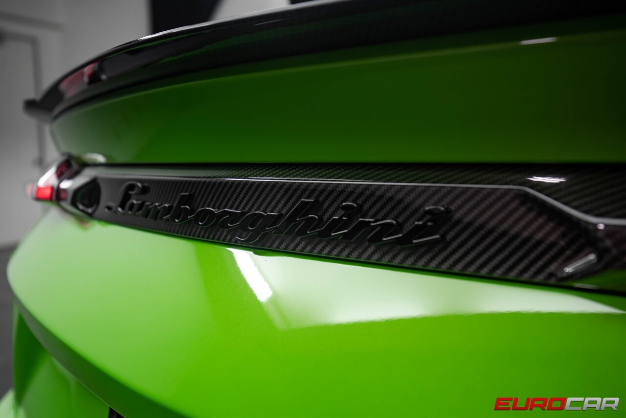 2023 Lamborghini Urus Performante  *FULL EXTERIOR CARBON PACKAGE * CARBON INTERIOR* - Photo 26 - Costa Mesa, CA 92626