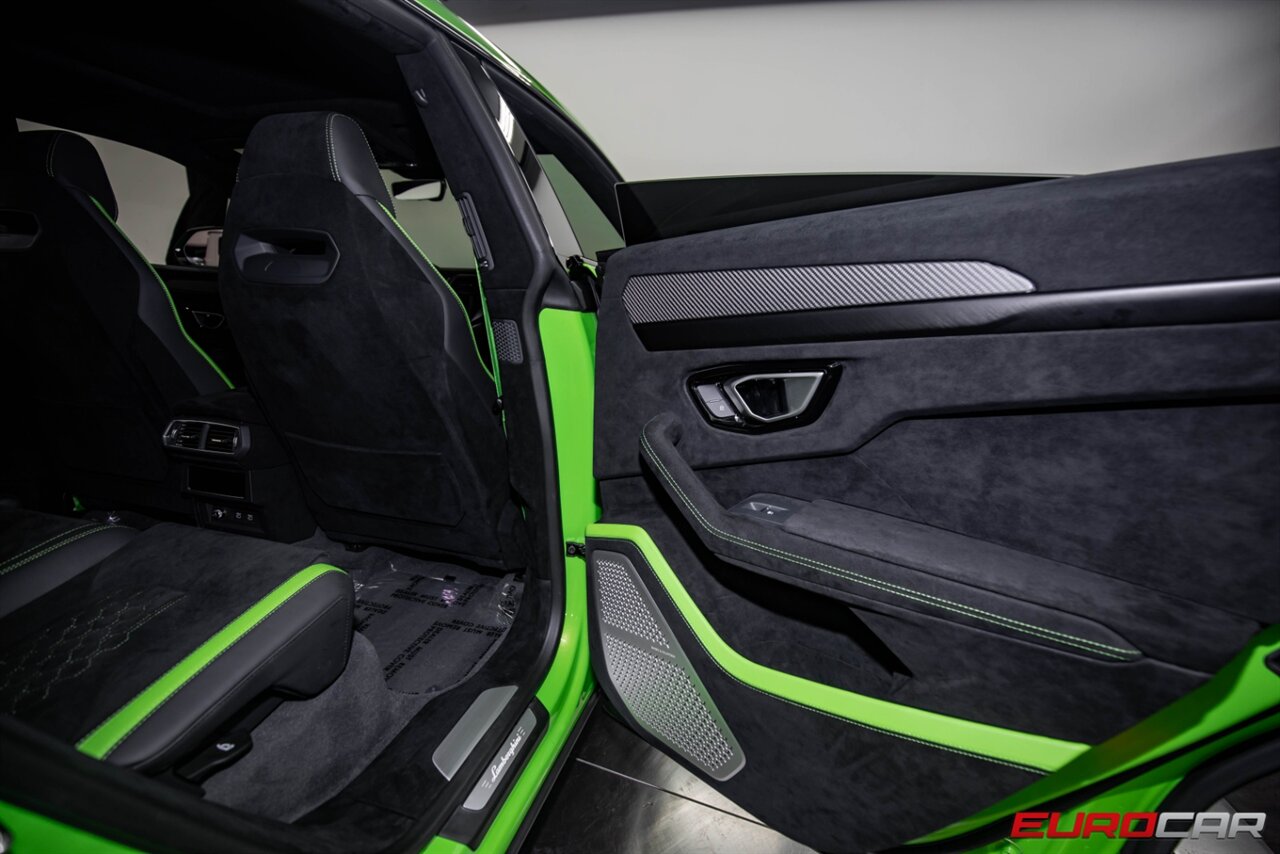 2023 Lamborghini Urus Performante  *FULL EXTERIOR CARBON PACKAGE * CARBON INTERIOR* - Photo 17 - Costa Mesa, CA 92626