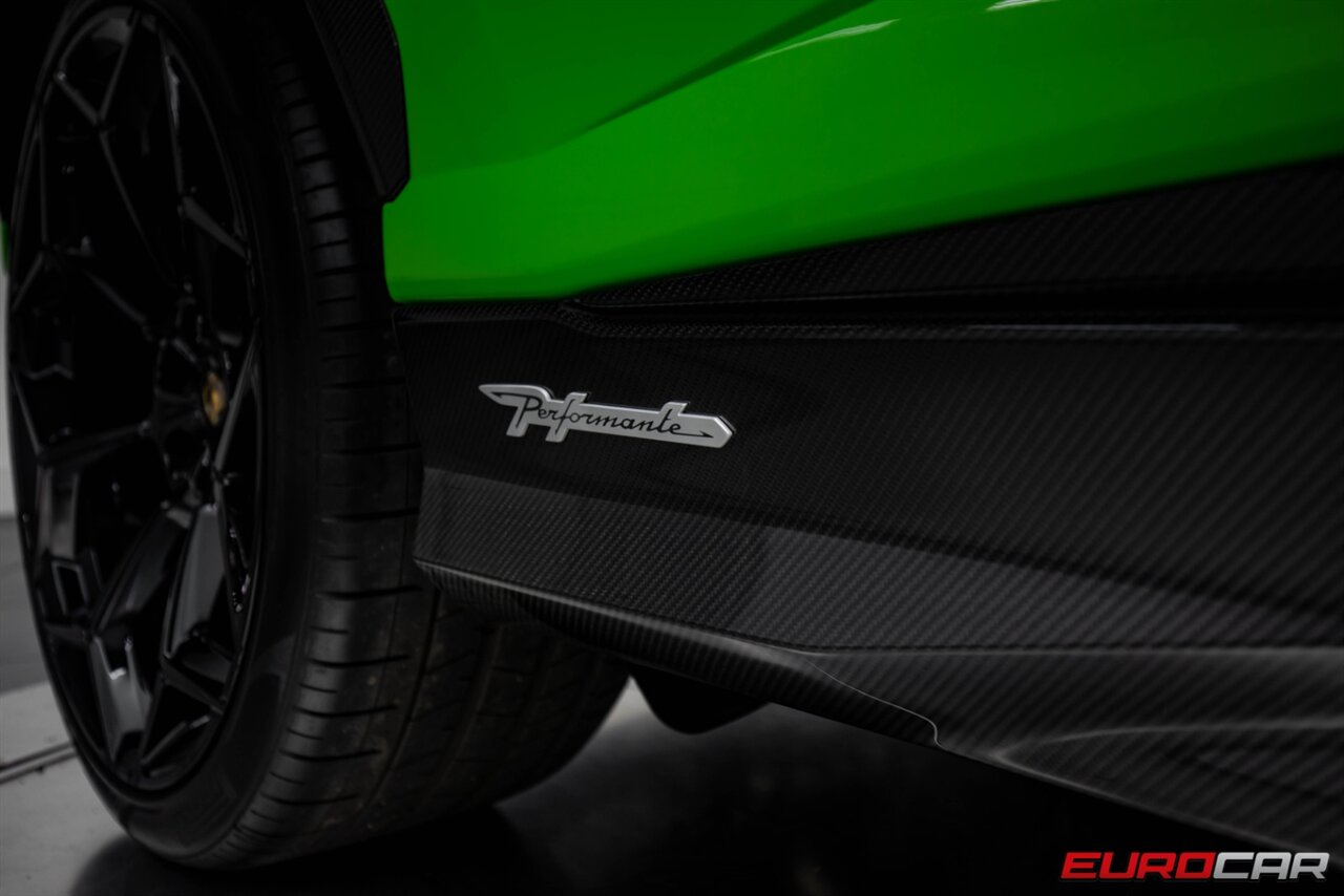 2023 Lamborghini Urus Performante  *FULL EXTERIOR CARBON PACKAGE * CARBON INTERIOR* - Photo 31 - Costa Mesa, CA 92626