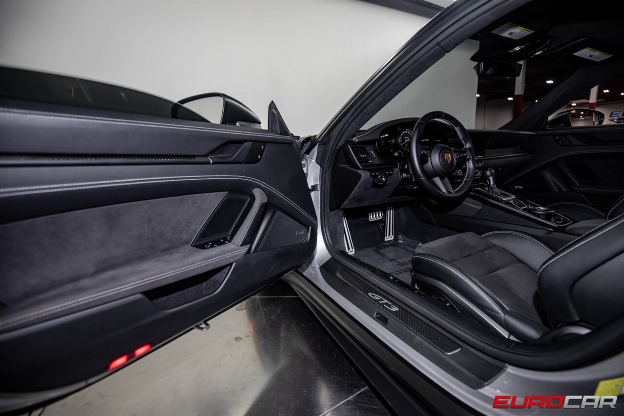 2022 Porsche 911 GT3  *FRONT AXLE LIFT * CERAMIC BRAKES * CARBON INTERIOR* - Photo 9 - Costa Mesa, CA 92626
