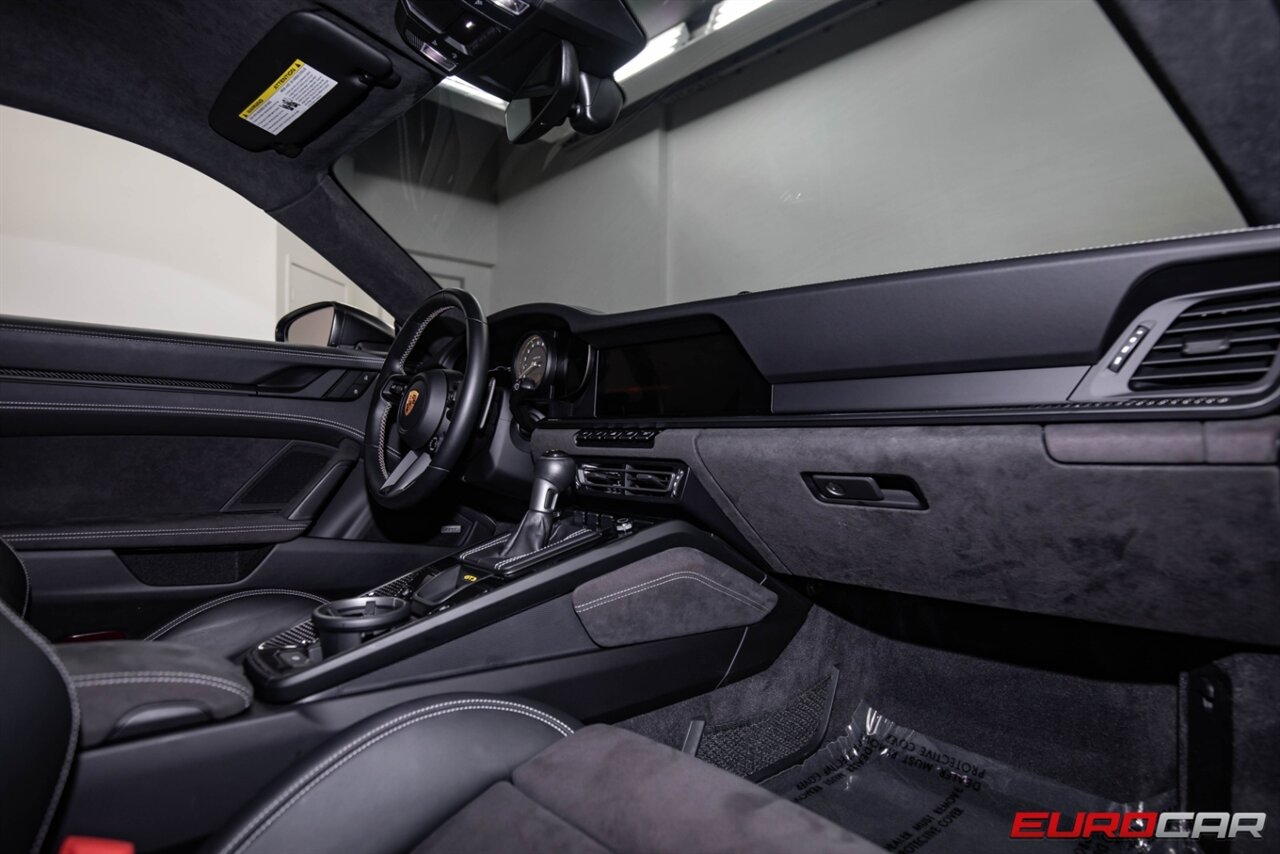 2022 Porsche 911 GT3  *FRONT AXLE LIFT * CERAMIC BRAKES * CARBON INTERIOR* - Photo 13 - Costa Mesa, CA 92626