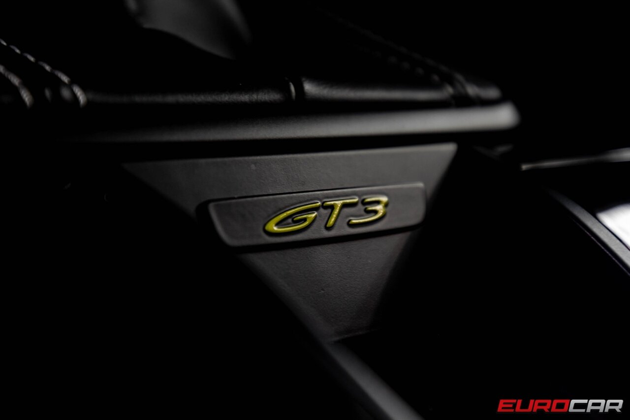 2022 Porsche 911 GT3  *FRONT AXLE LIFT * CERAMIC BRAKES * CARBON INTERIOR* - Photo 15 - Costa Mesa, CA 92626