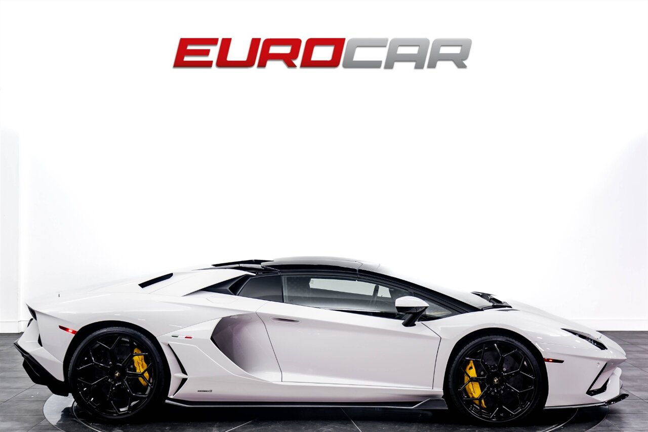 2022 Lamborghini Aventador LP 780-4 Ultimae  *COLLECTOR CAR * ONLY 84 MILES * HUGE CARBON OPTIIONS* - Photo 14 - Costa Mesa, CA 92626