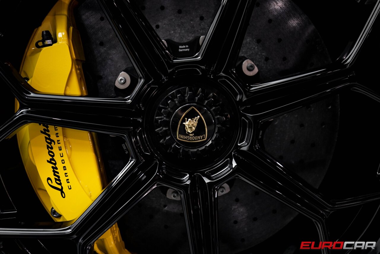 2022 Lamborghini Aventador LP 780-4 Ultimae  *COLLECTOR CAR * ONLY 84 MILES * HUGE CARBON OPTIIONS* - Photo 33 - Costa Mesa, CA 92626