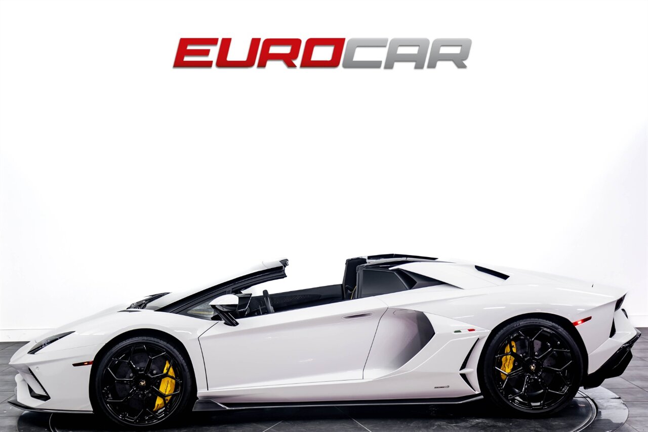 2022 Lamborghini Aventador LP 780-4 Ultimae  *COLLECTOR CAR * ONLY 84 MILES * HUGE CARBON OPTIIONS* - Photo 2 - Costa Mesa, CA 92626