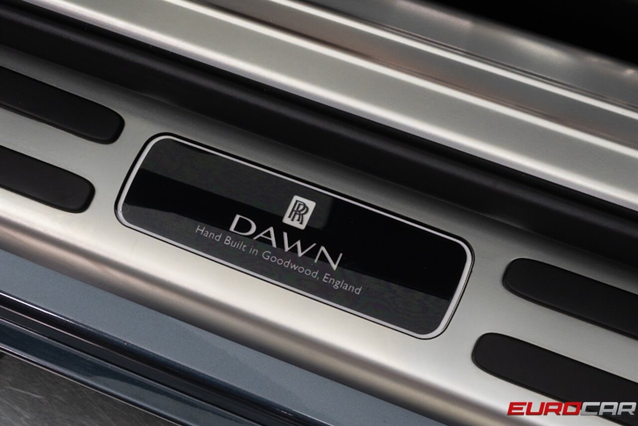 2020 Rolls-Royce Dawn  *RR SIGNATURE PACKAGE * INTERIOR DETAIL PACKAGE * 24 " WHEELS* - Photo 18 - Costa Mesa, CA 92626