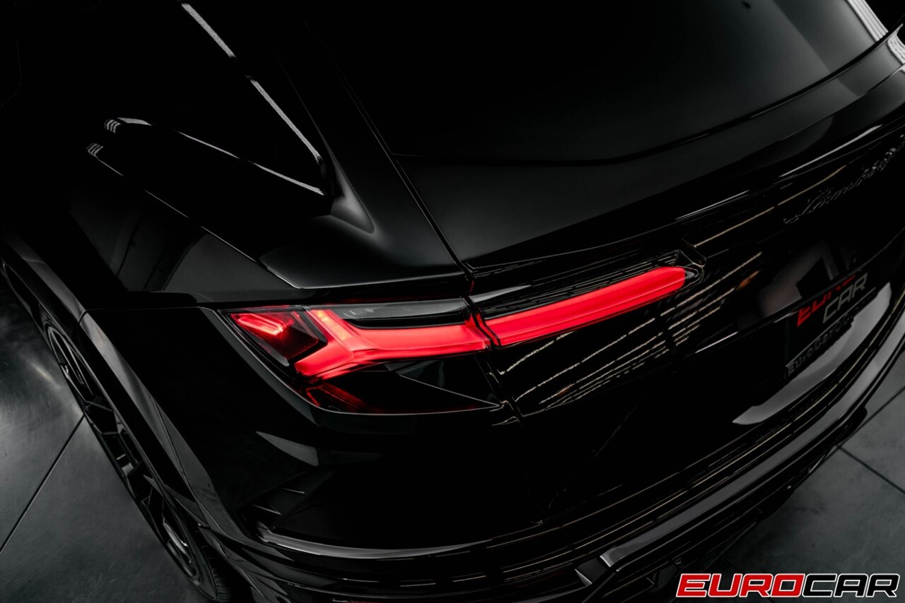 2022 Lamborghini Urus  *MATTE WRAP * 23 " WHEELS * STYLE PACKAGE* - Photo 33 - Costa Mesa, CA 92626