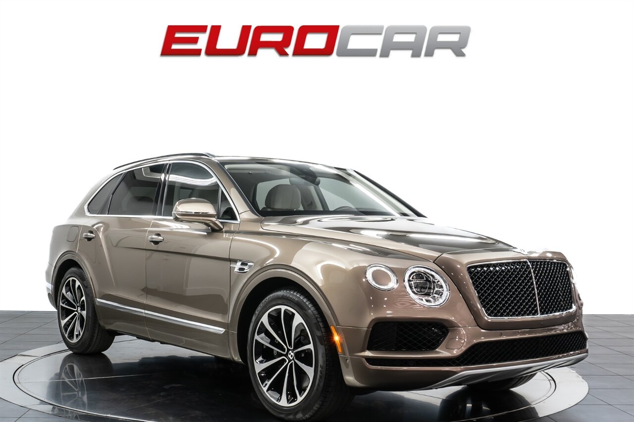 2019 Bentley Bentayga V8  *FRONT SEAT COMFORT SPEC * TWO-TONE INTERIOR* - Photo 7 - Costa Mesa, CA 92626