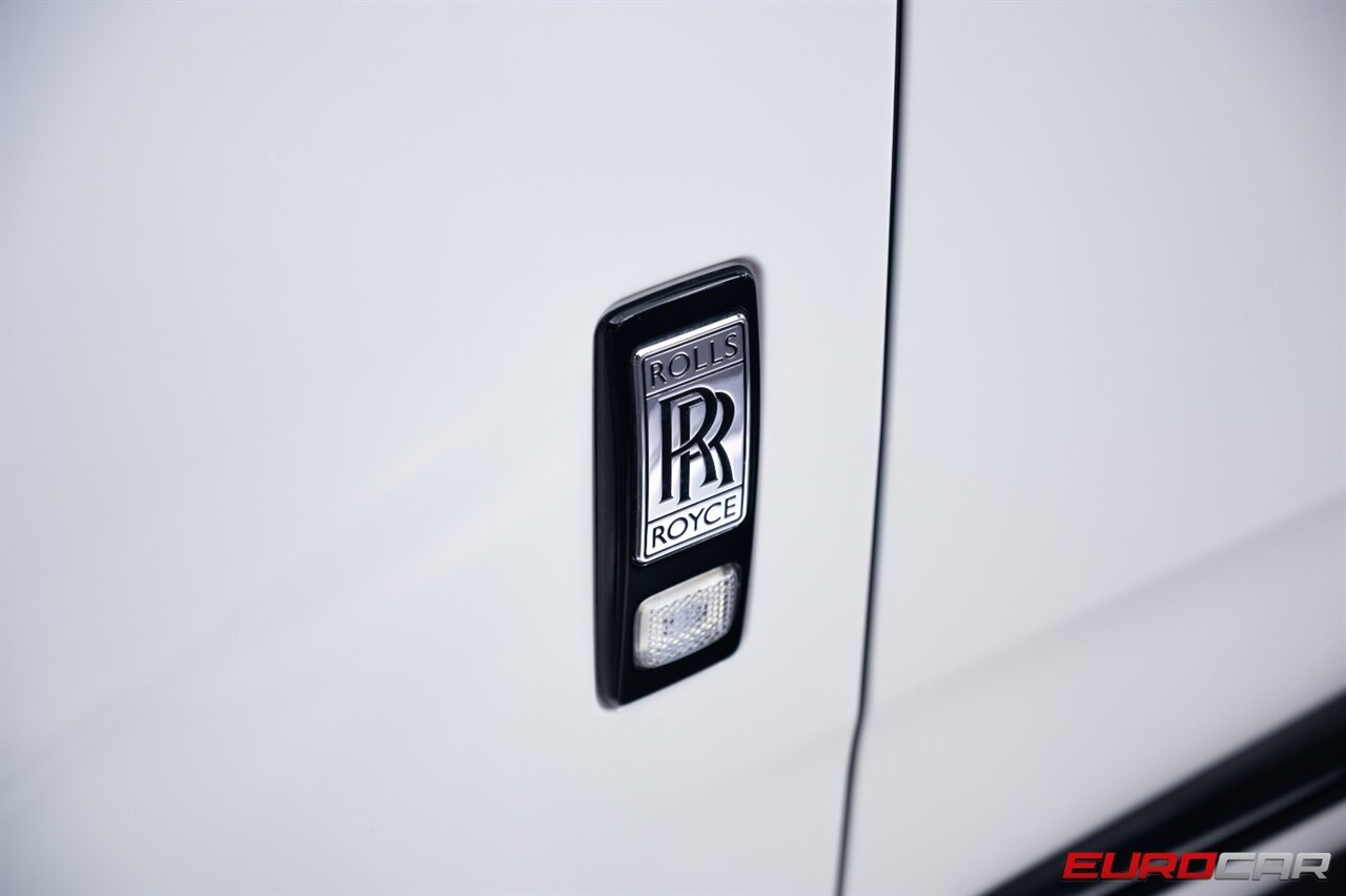 2023 Rolls-Royce Cullinan  *SHOOTING STAR HEADLINER * REAR THEATER * 24 " WHEELS* - Photo 12 - Costa Mesa, CA 92626