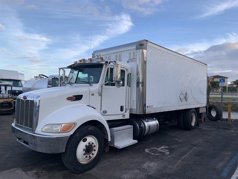 2012 Peterbilt 337 - Photo 2 - Arecibo, PR 00612