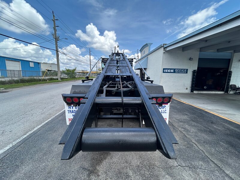 2017 Mack GU713 - Photo 3 - Medley, FL 33166