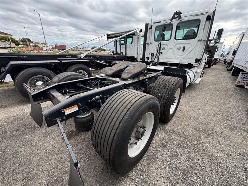 2018 FREIGHTLINER CASCADIA 125 - Photo 4 - Medley, FL 33166