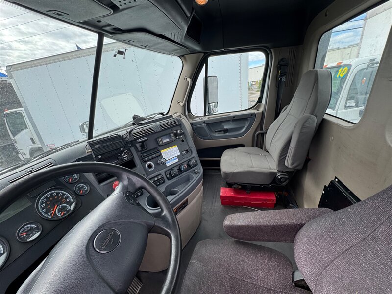 2018 FREIGHTLINER CASCADIA 125 - Photo 6 - Medley, FL 33166