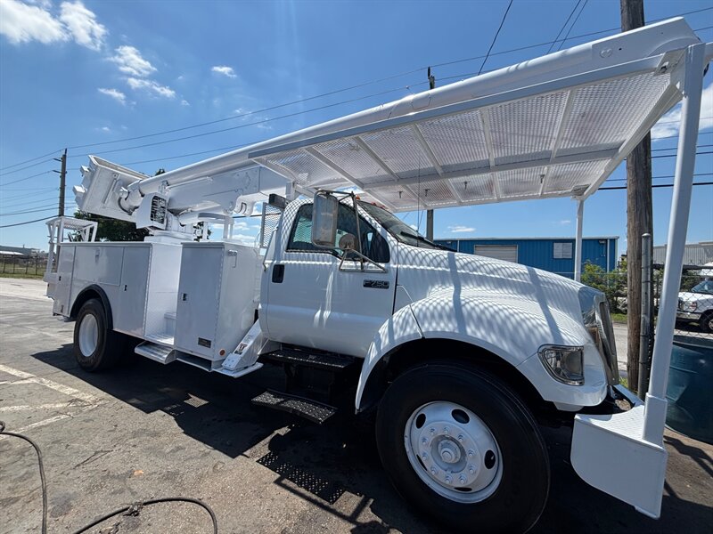 2008 Ford F-750   - Photo 1 - Medley, FL 33166
