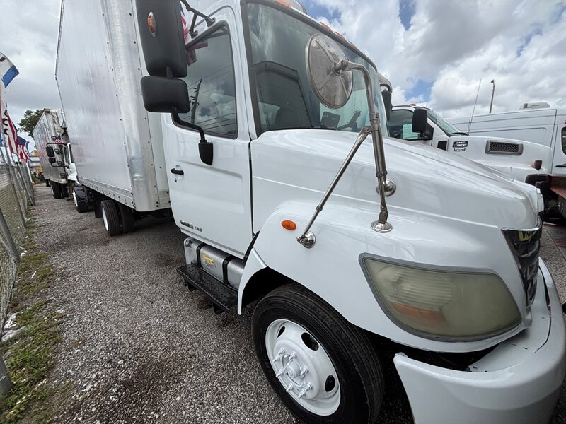 2010 HINO 185 4X2 - Photo 2 - Medley, FL 33166