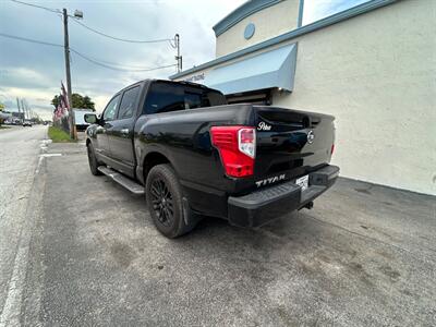 2017 Nissan Titan S   - Photo 4 - Medley, FL 33166