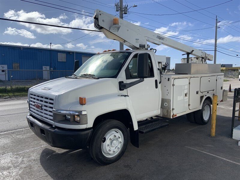 2005 GMC 4500   - Photo 1 - Medley, FL 33166