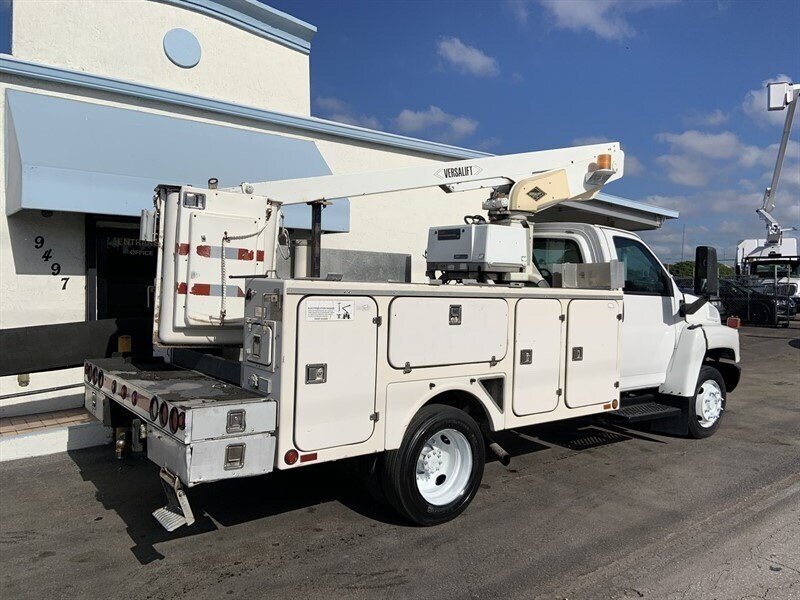 2005 GMC 4500 - Photo 3 - Medley, FL 33166