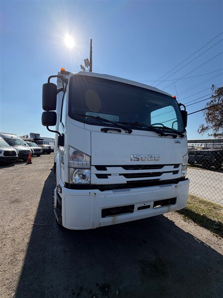 2018 Isuzu FTR   - Photo 1 - Medley, FL 33166