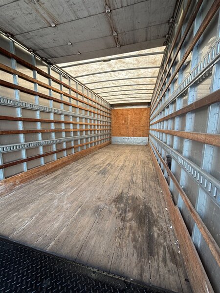 2015 Peterbilt 330 - Photo 4 - Medley, FL 33166