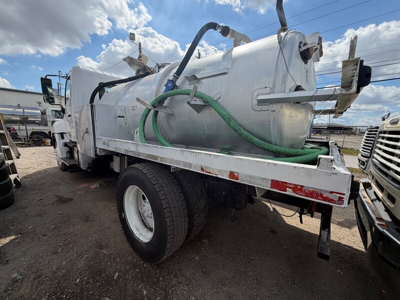 2011 Hino 258A - Photo 6 - Medley, FL 33166