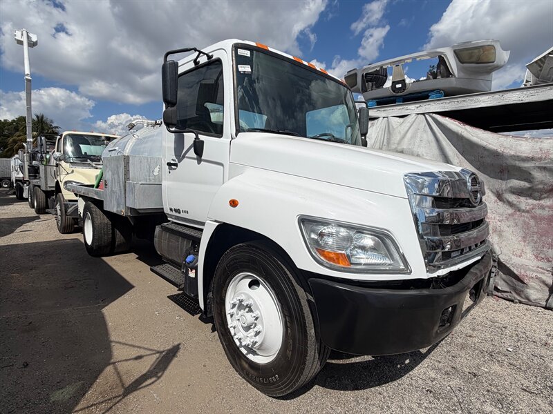 2011 Hino 258A   - Photo 1 - Medley, FL 33166