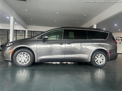 2022 Chrysler Pacifica Touring L   - Photo 3 - Portland, OR 97267