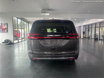 2022 Chrysler Pacifica Touring L   - Photo 5 - Portland, OR 97267