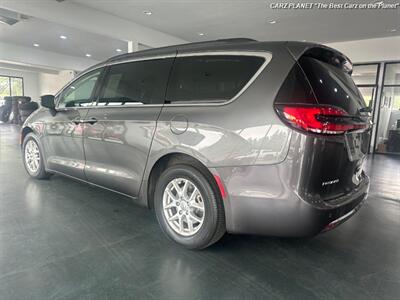 2022 Chrysler Pacifica Touring L   - Photo 4 - Portland, OR 97267