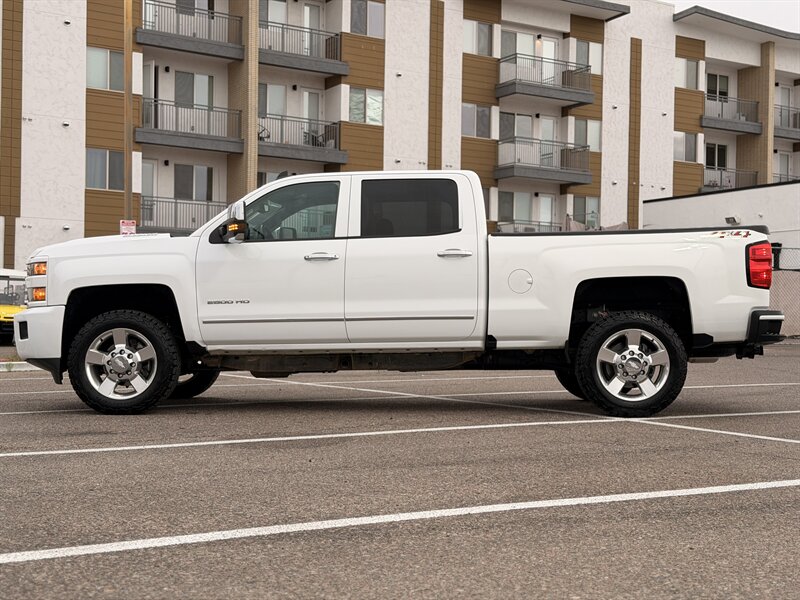 2018 Chevrolet Silverado 2500 DURAMAX DIESEL TRUCK 4WD LOW MI CHEVY 2500 DIESEL - Photo 9 - Scottsdale, AZ 85257
