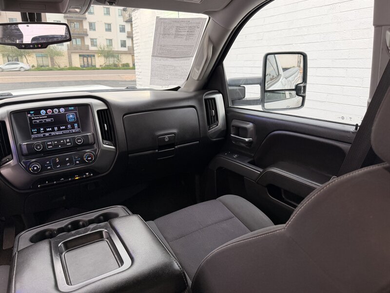 2018 Chevrolet Silverado 2500 DURAMAX DIESEL TRUCK 4WD LOW MI CHEVY 2500 DIESEL - Photo 15 - Scottsdale, AZ 85257
