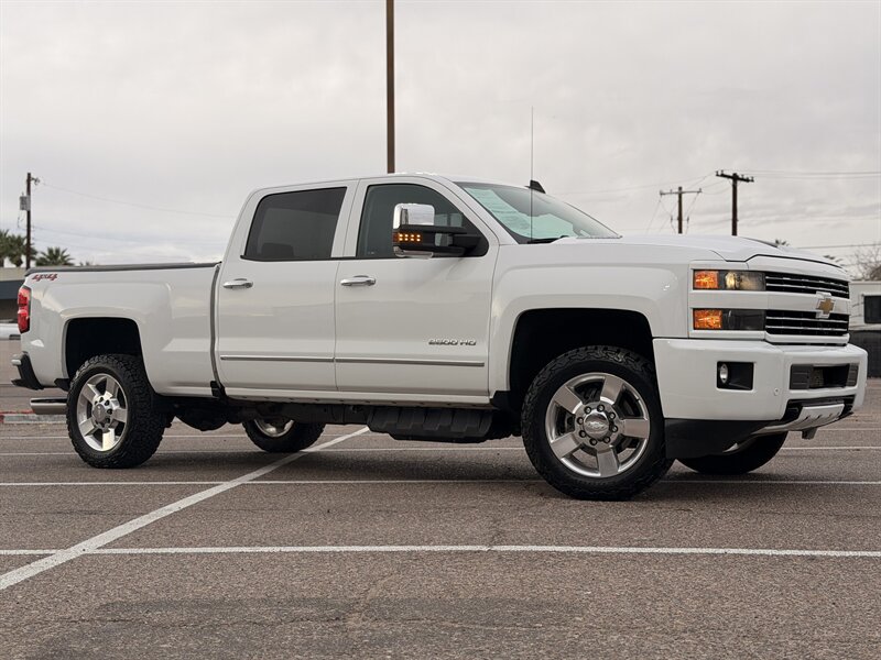 2018 Chevrolet Silverado 2500 DURAMAX DIESEL TRUCK 4WD LOW MI CHEVY 2500 DIESEL - Photo 2 - Scottsdale, AZ 85257