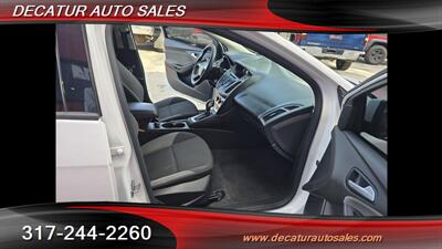 2013 Ford Focus SE   - Photo 8 - Indianapolis, IN 46221