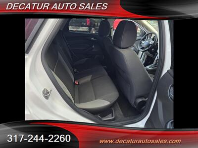 2013 Ford Focus SE   - Photo 18 - Indianapolis, IN 46221