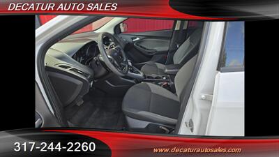 2013 Ford Focus SE   - Photo 6 - Indianapolis, IN 46221