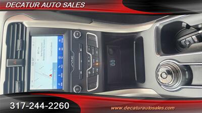 2020 Ford Fusion Hybrid SE   - Photo 12 - Indianapolis, IN 46221