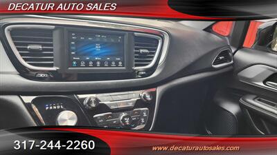 2018 Chrysler Pacifica Touring Plus   - Photo 13 - Indianapolis, IN 46221