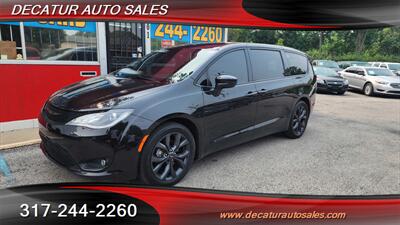 2018 Chrysler Pacifica Touring Plus   - Photo 2 - Indianapolis, IN 46221