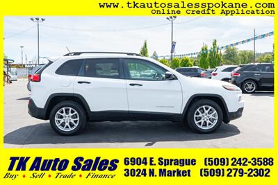 2017 Jeep Cherokee White - Photo 4 - Spokane, WA 99212