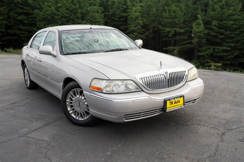 2010 Lincoln Town Car Signature Limited photo