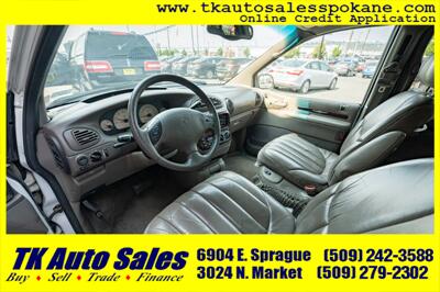 2000 Chrysler Town and Country Limited   - Photo 7 - Spokane, WA 99212