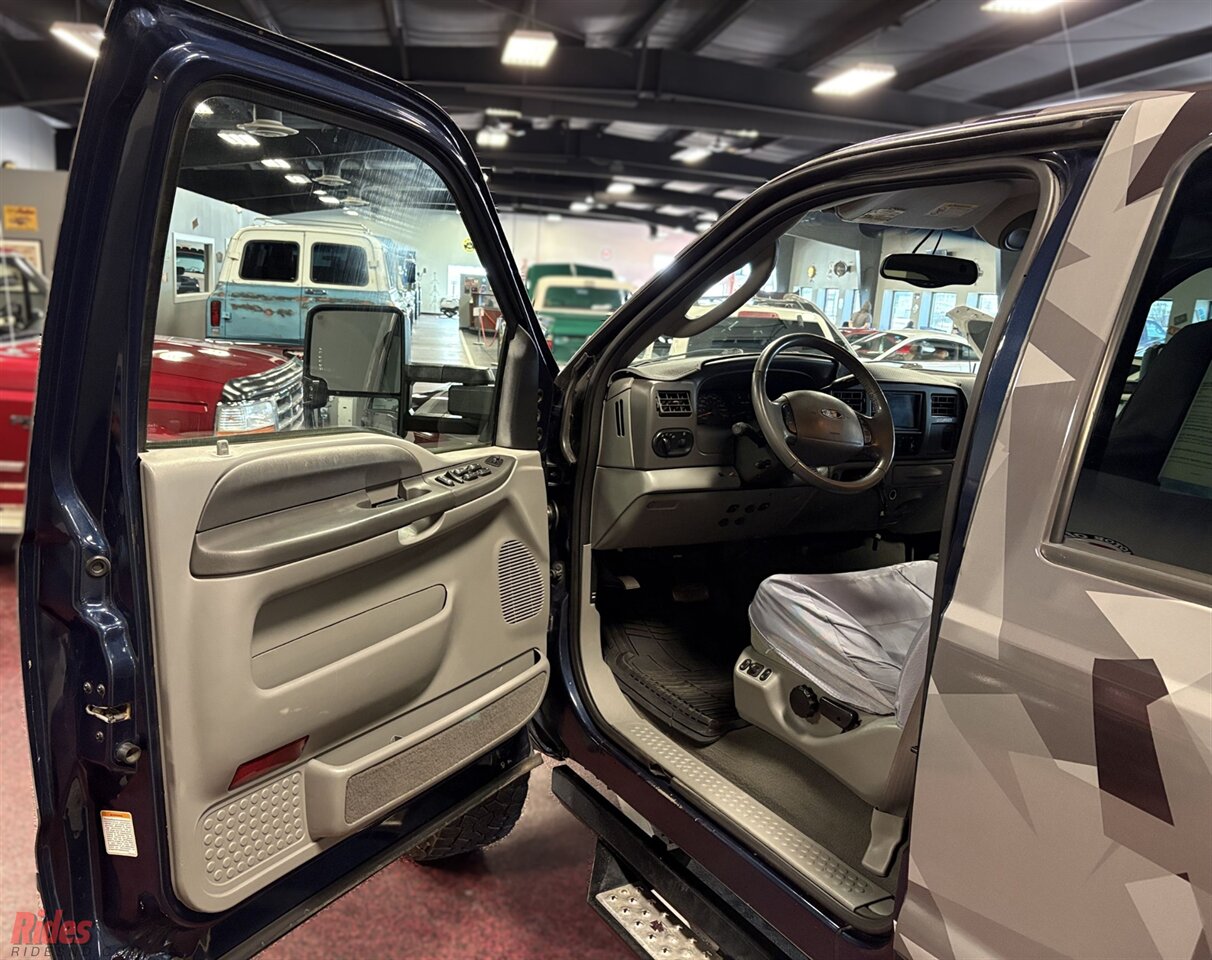 2004 Ford Excursion XLT - Photo 10 - Bismarck, ND 58503