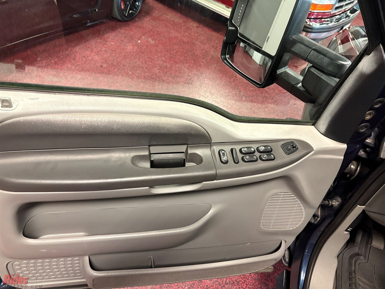 2004 Ford Excursion XLT - Photo 12 - Bismarck, ND 58503