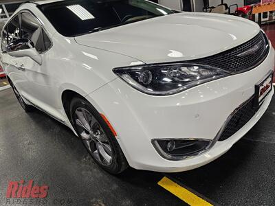 2017 Chrysler Pacifica Limited   - Photo 15 - Bismarck, ND 58503