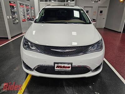 2017 Chrysler Pacifica Limited   - Photo 16 - Bismarck, ND 58503