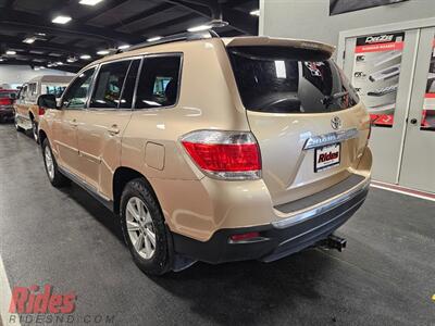 2011 Toyota Highlander   - Photo 7 - Bismarck, ND 58503